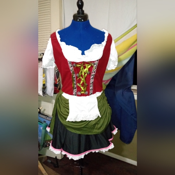 Bavarian Barmaid costume - Picture 2 of 4